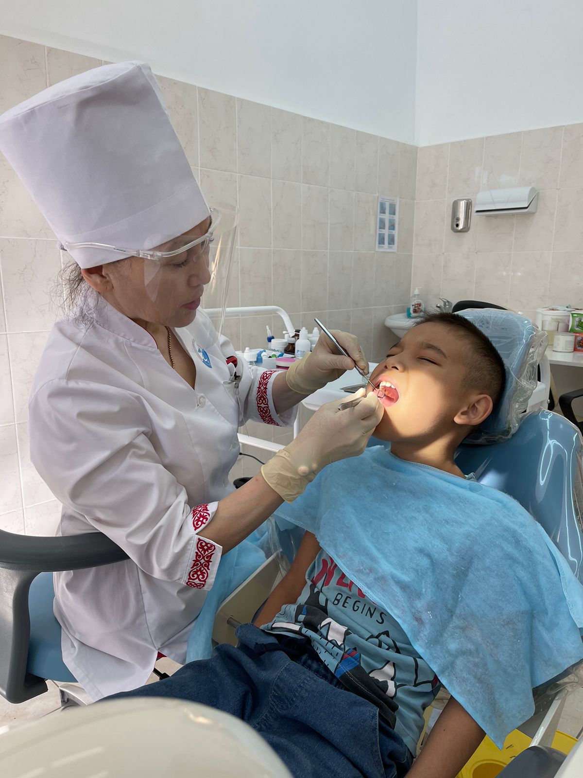 В ВМКгЖ была проведена пломбировка одного зуба в подарок ребёнку ко дню Дня защиты детей. 