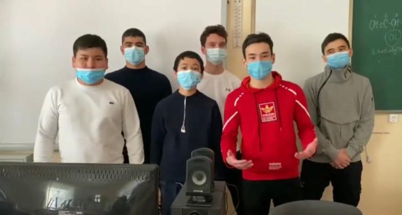 19 students of Dentistry visited a low-income family.